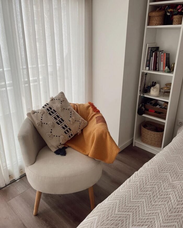 Estaliza Modern Arm chair - Image 5