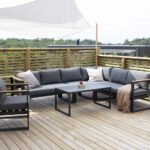 Its corner can accommodate 7 people.