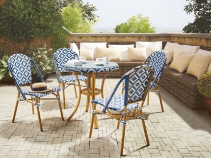 Rattan Victor dining set, 4 chairs and a table